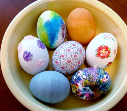 non-traditional-ways-to-color-easter-eggs